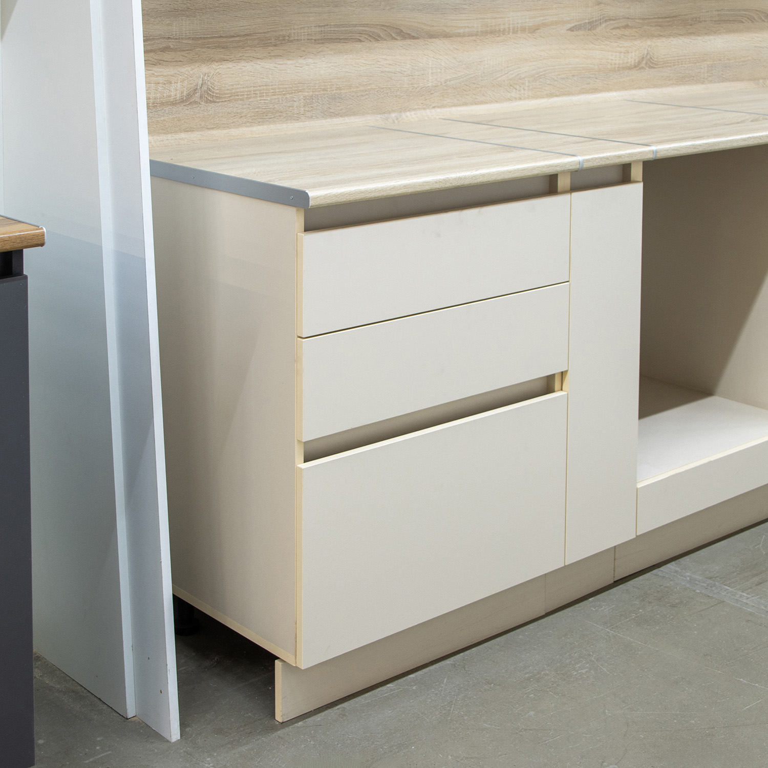 Шкаф напольный 600х850х600 мм BROZEX-WOOD Melissa, с тремя ящиками, светло-бежевый