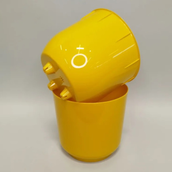 Кашпо пластм. "Дельта" 4,4л d верха 190мм h185мм со вставкой Медовый Д19-34 *1/8 Кашпо пластм. "Дельта" 4,4л d верха 190мм h185мм со вставкой Медовый Д19-34 *1/8