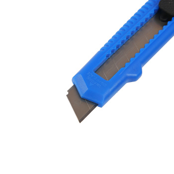 Нож строительный 18мм корпус пластик (2701001) T4P *1/50/600 Нож строительный 18мм корпус пластик (2701001) T4P *1/50/600